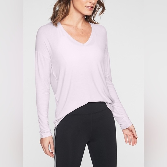 Athleta Cloudlight Relaxed Top in Simply Lilac Size Medium V Neck Long Sleeve - Picture 1 of 7